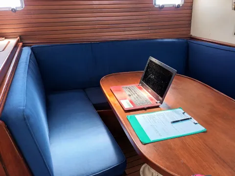 sallon offers comfortable workspce